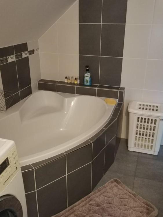 Apartman Damiko Apartment Chribska Luaran gambar